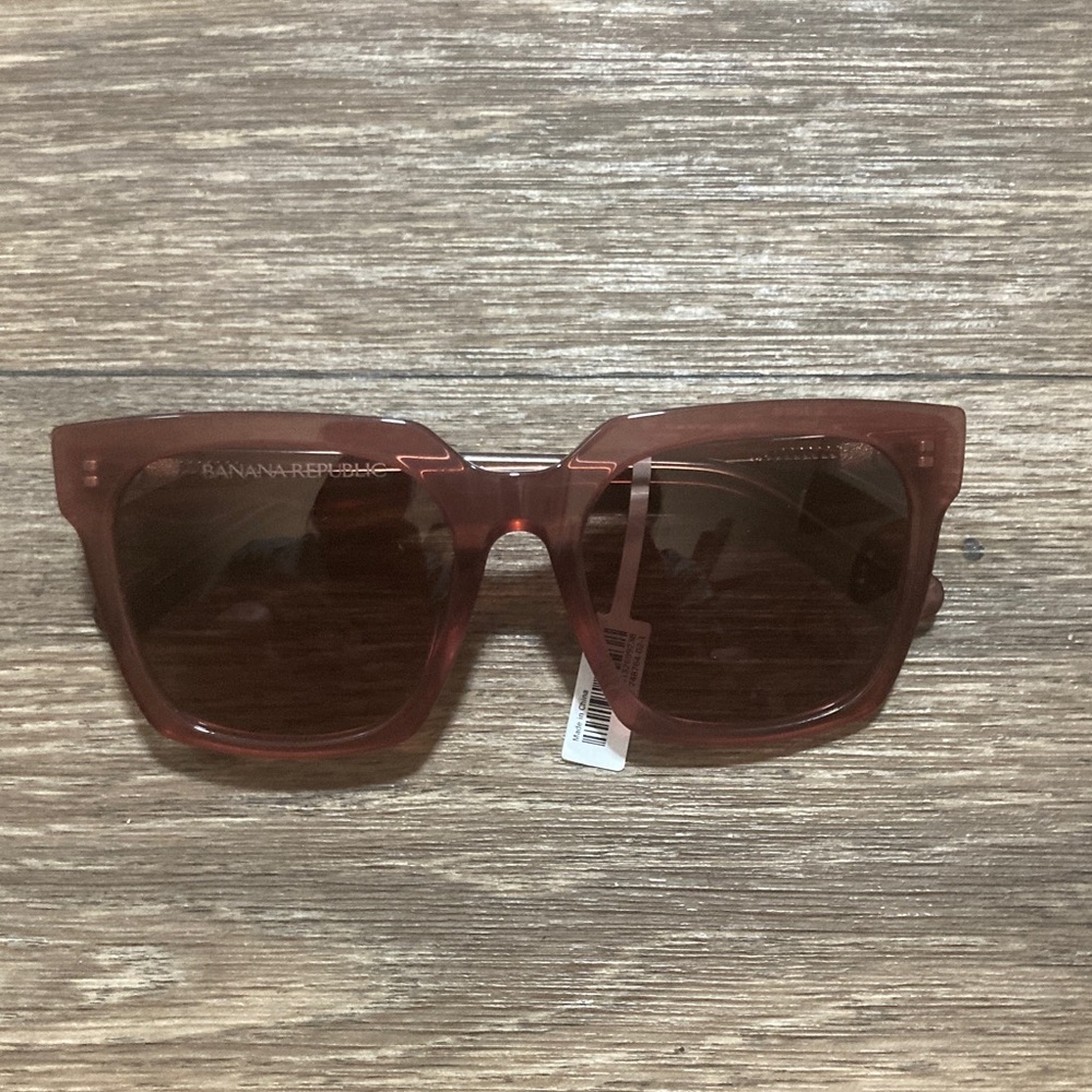 NWT Womens Banana Republic light pink cat eye framed sunglasses